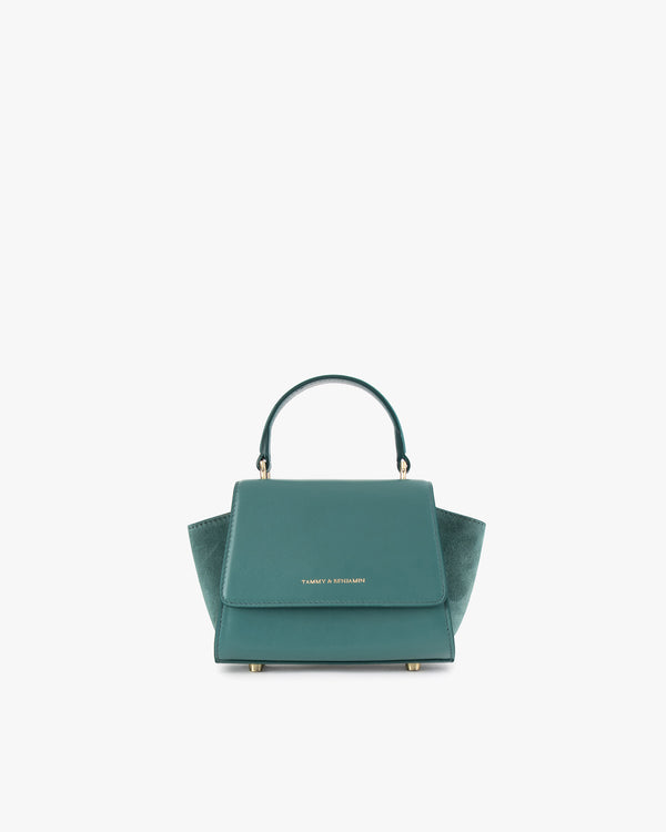 Sac ALEXIA NANO turquoise, vue de face, posé, anse courte tenue droite, rabat fermé