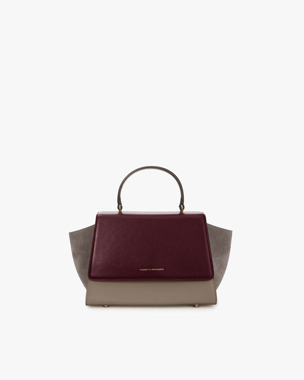 Sac ALEXIA Colourblock Stratum, vue de face, poignée gainée, ailes latérales et rabat bordeaux