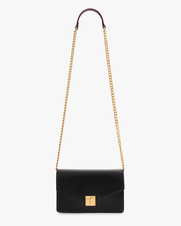 Sac ELEANOR noir de face, fermoir Marble Arch doré, chaîne amovible avec repose-épaule bordeaux