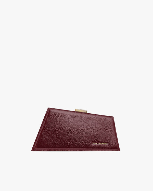 JAY bag in bordeaux naplak leather, front view, standing, gold clasp and Tammy & Benjamin logo