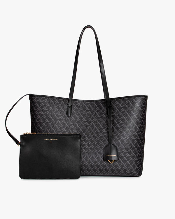 Tote Monogram noir, vue de face posé avec pochette zippée amovible devant et anses longues en cuir