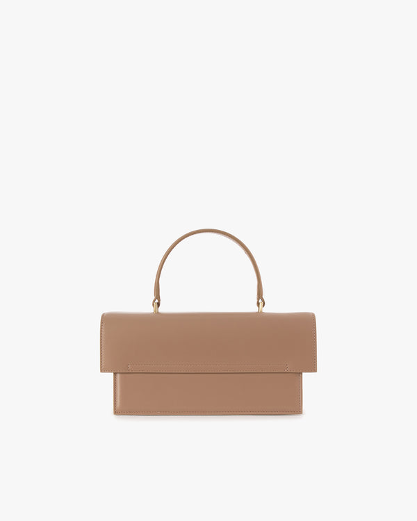 Sac THEA Beige de face, poignée rigide relevée, rabat oversize fermé