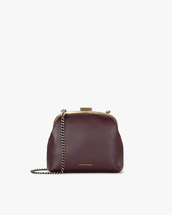 Sac EMMA Aubergine de face, fermoir cadre doré, chaînette en bandoulière