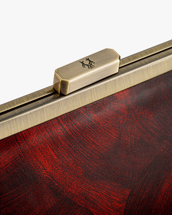 JEANNE bag in Marbre, close-up of the engraved metal clasp and hand-brushed leather