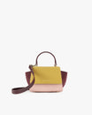 Sac ALEXIA NANO Colourblock Vesper de face, rabat jaune et rose, ailes bordeaux, poignée rigide et bandoulière