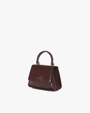 Sac ALEXIA NANO Mahogany de trois-quarts, poignée rigide relevée, aile latérale ouverte sur la doublure