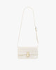 Sac BLAKE ivoire de face, bandoulière fine ajustable, fermoir rectangulaire doré, posé sur fond blanc