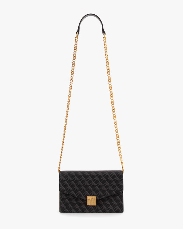 Sac ELEANOR en toile enduite monogram noir, porté en bandoulière avec chaîne dorée