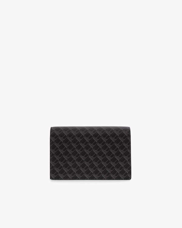 Sac ELEANOR en toile enduite monogram noire, vue de face, rabat fermé, posé