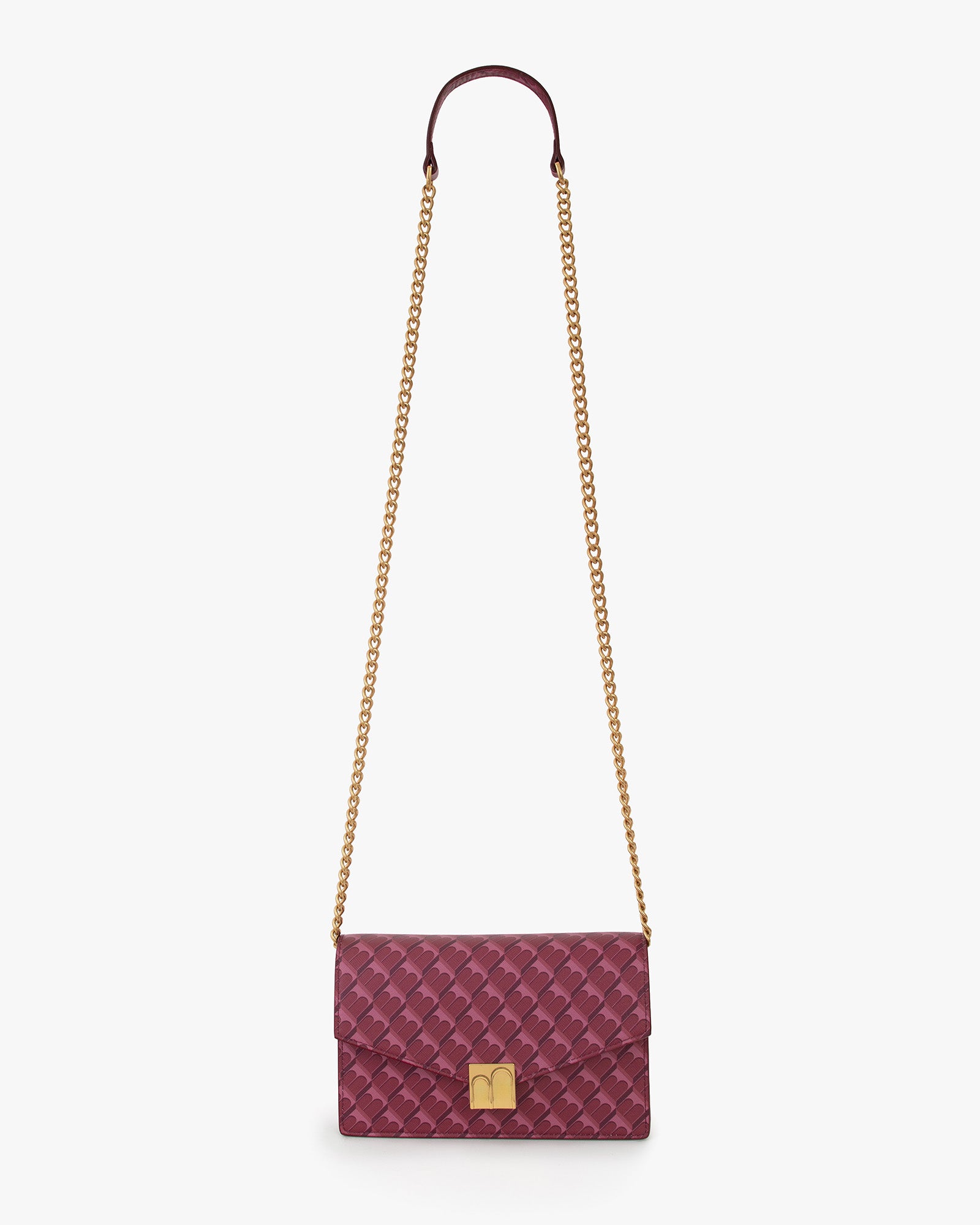 Sac ELEANOR Bordeaux suspendu par sa chaîne dorée, vue de face, fermoir Marble Arch