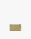 Porte-cartes JAMIE Limestone en cuir, vue de face avec fermeture zippée et breloque dorée