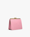 Sac JEANNE Blush vue de trois quarts, fermoir métallique doré, posé sans anse