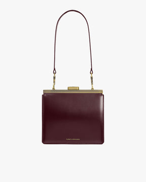 Sac JEANNE Mahogany de face, fermoir métallique doré, porté en bandoulière longue