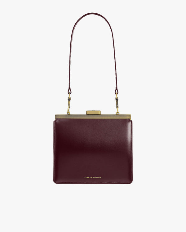 Sac JEANNE Mahogany de face, fermoir métallique doré, porté en bandoulière longue