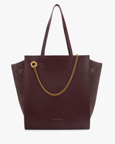 Sac cabas LEXI GM Aubergine de face, panneaux en suède et chaîne amovible dorée