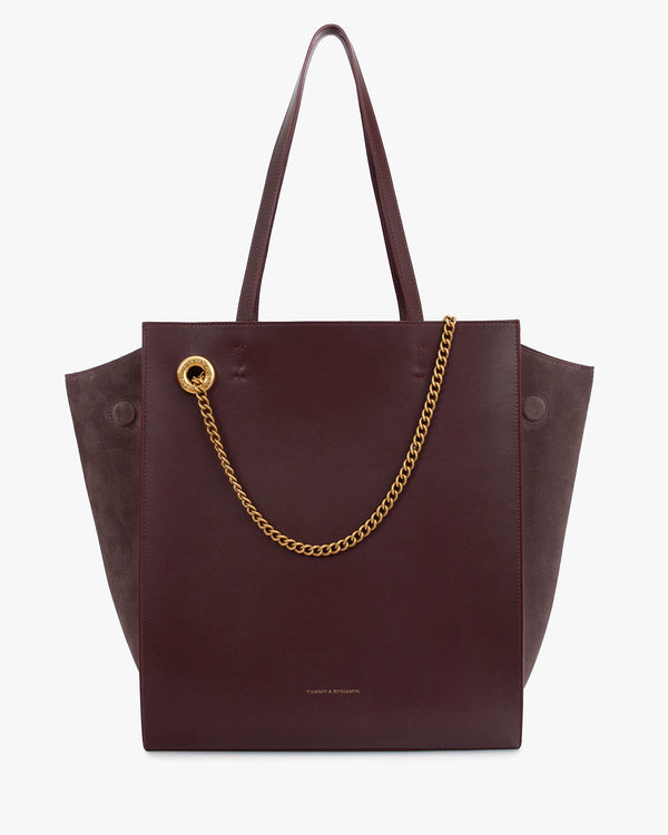 Sac cabas LEXI GM Aubergine de face, panneaux en suède et chaîne amovible dorée