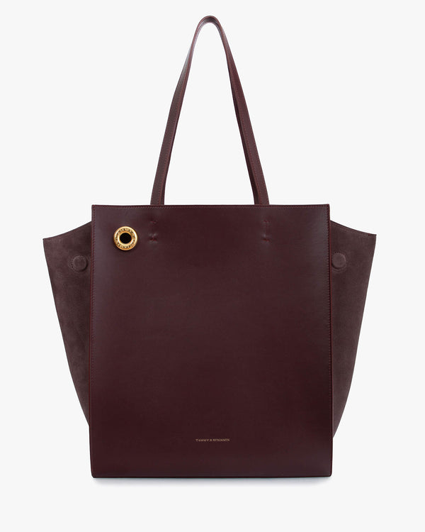 Cabas LEXI GM Aubergine de face, anses longues et œillet doré, ailes en cuir et suède