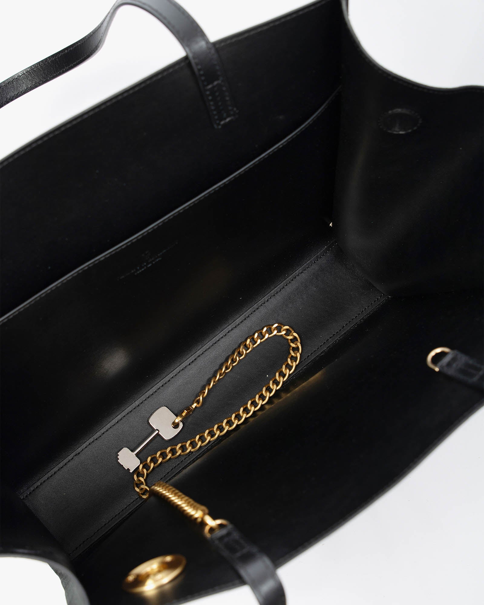Sac LEXI MM Noir, vue intérieure ouverte avec chaîne amovible et poche zippée