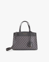 Sac MADISON gris, vue de face, posé, anses courtes et bandoulière amovible, motif monogramme