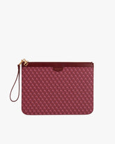 POCHETTE GM MONOGRAM Bordeaux, vue de face avec dragonne en cuir détachée, posée