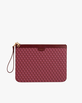 POCHETTE GM MONOGRAM Bordeaux, vue de face avec dragonne en cuir détachée, posée