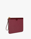 Pochette GM Monogram Bordeaux de trois quarts, motif monogramme, zip et dragonne en cuir