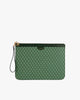 Pochette GM Monogram verte, vue de face, motif monogramme, dragonne en cuir et zip doré
