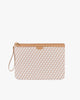 Pochette GM Monogram Tan vue de face, dragonne en cuir détachée sur le côté