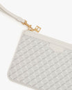 Pochette PM Monogram en ivoire, détail du zip et de la dragonne en cuir avec breloque dorée