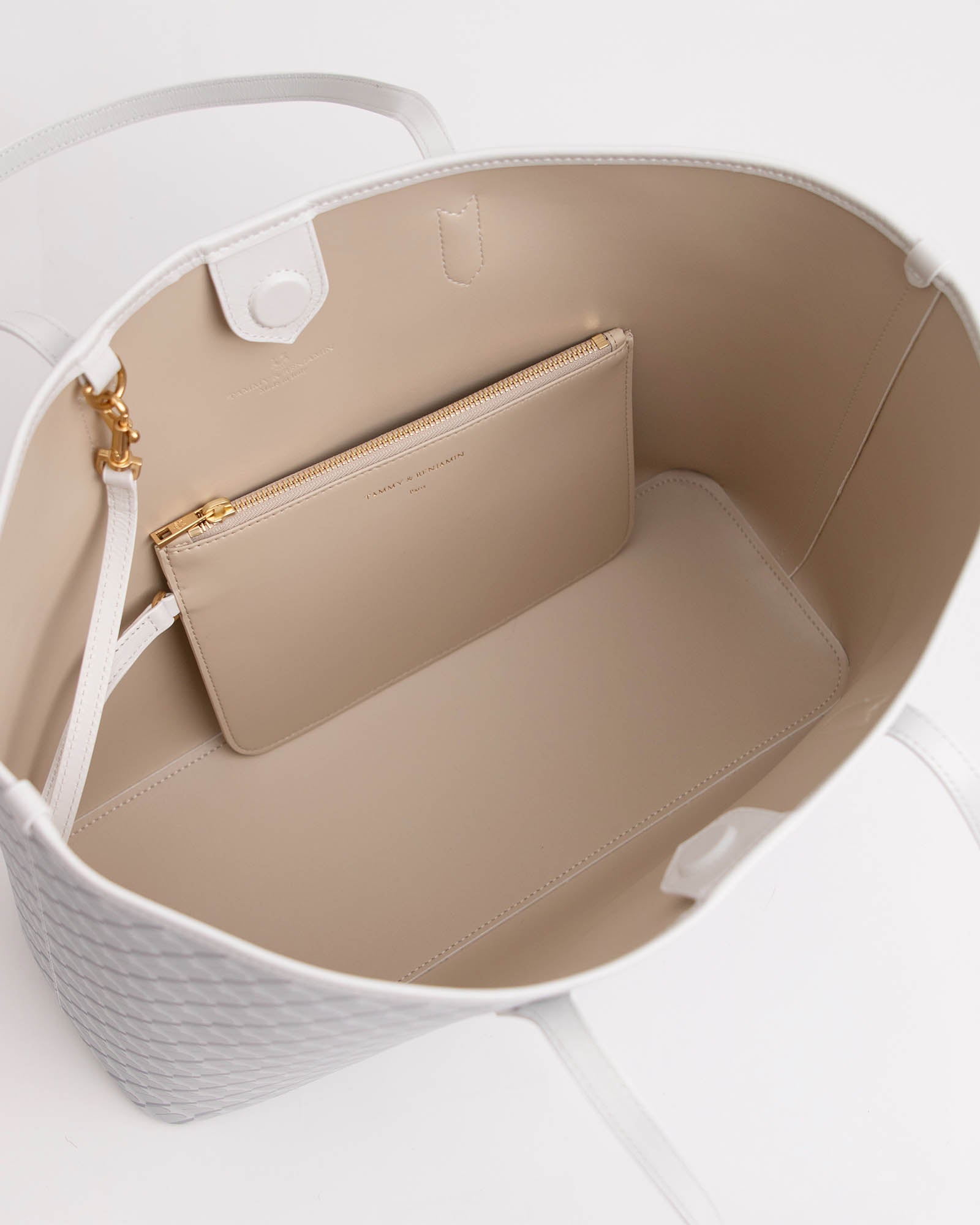 TOTE MONOGRAM blanc ivoire, vue intérieur ouvert avec pochette zippée amovible beige