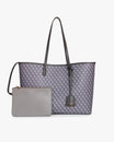 Sac TOTE MONOGRAM gris posé de face avec sa pochette amovible, anses en cuir, motif monogram
