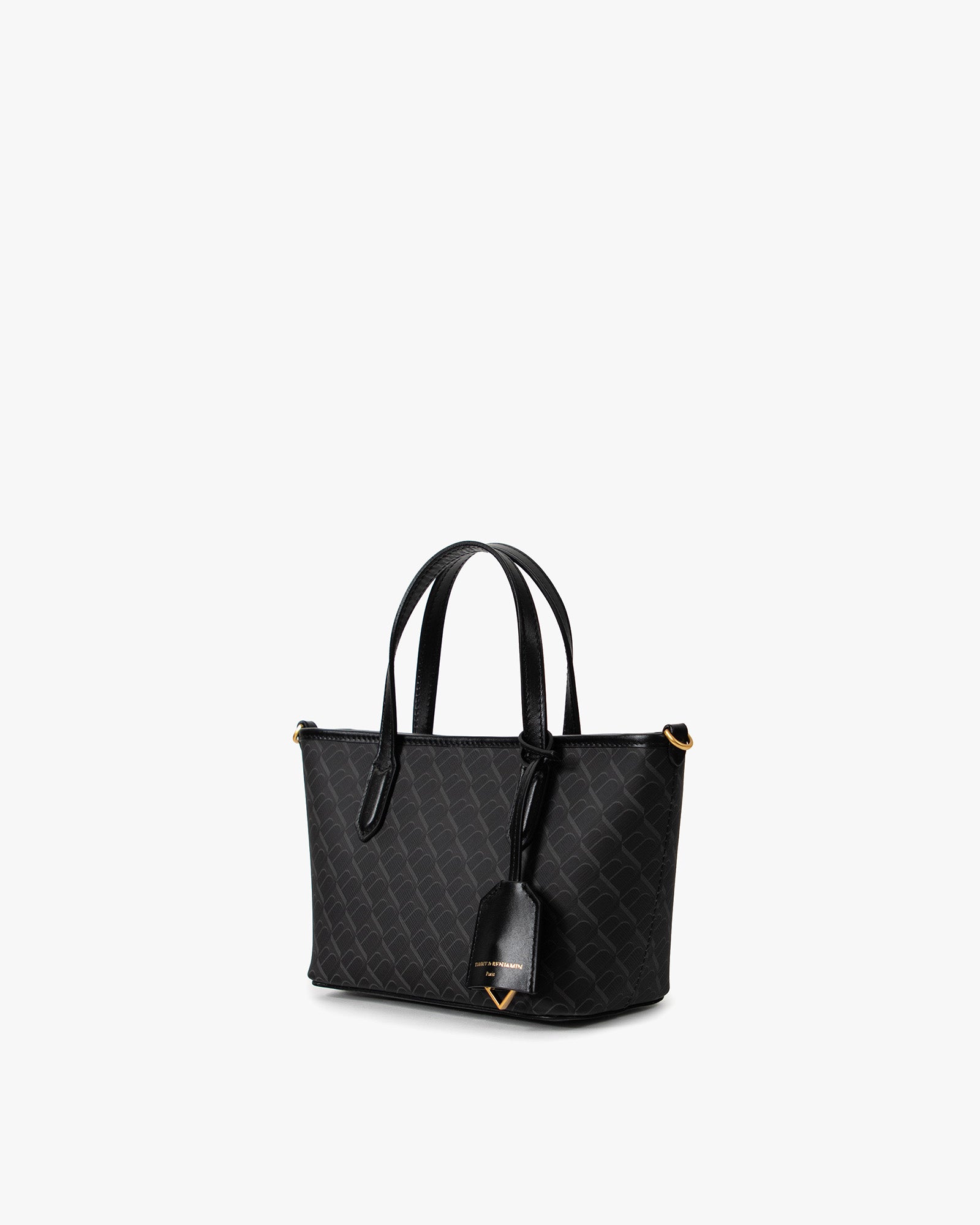 SHOPPER NANO Noir monogram, vue de trois quarts, anses portées main, étiquette cuir pendante