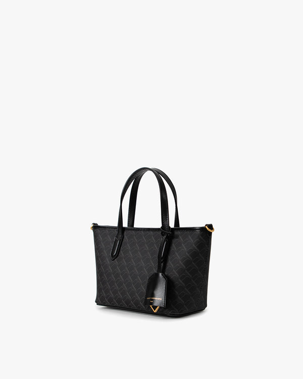 SHOPPER NANO Noir monogram, vue de trois quarts, anses portées main, étiquette cuir pendante