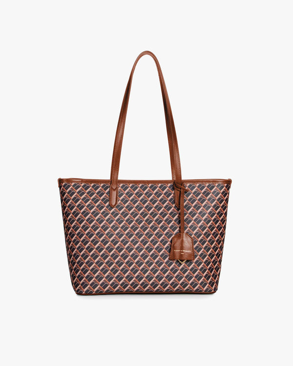 TOTE MONOGRAM PM Brun, vue de face, anses plates en cuir, étiquette suspendue à la poignée