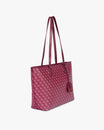 Sac TOTE MONOGRAM PM Bordeaux, vue de profil porté à l'épaule, anses plates et porte-étiquette apparents