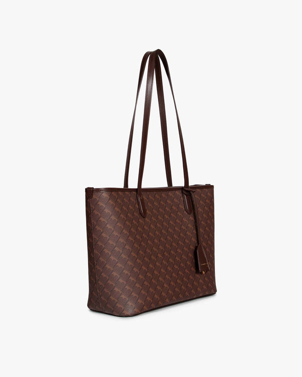TOTE MONOGRAM PM chocolat, vue de trois quarts, anses plates posées à plat sur le dessus