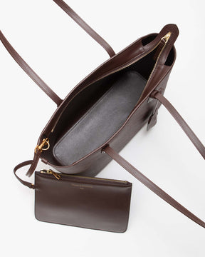 TOTE MONOGRAM Chocolat ouvert, pochette intérieure zippée amovible et doublure visibles