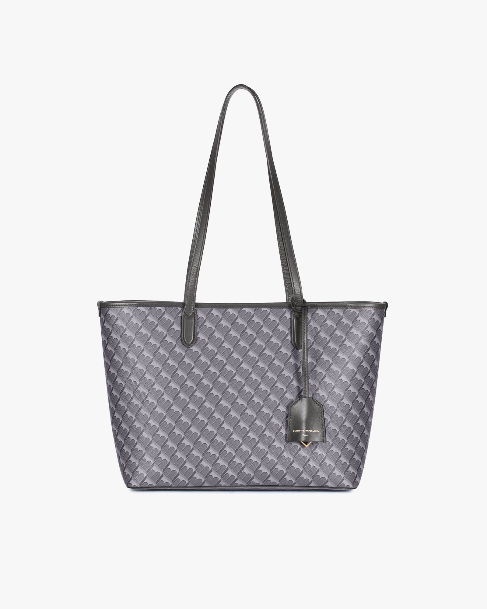TOTE MONOGRAM PM gris, vue de face, posé, anses plates et pampille en cuir noir