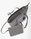 TOTE MONOGRAM gris, vue ouverte montrant l'intérieur et la pochette amovible, anses en cuir