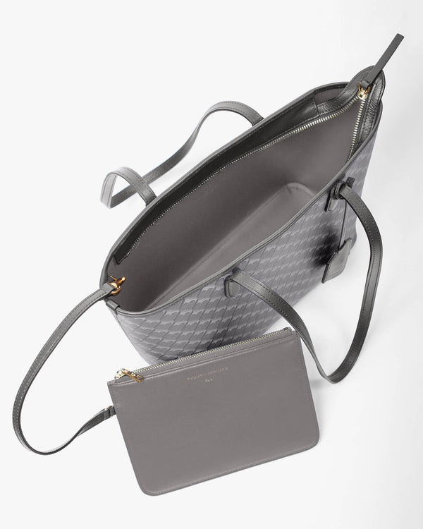 TOTE MONOGRAM gris, vue ouverte montrant l'intérieur et la pochette amovible, anses en cuir