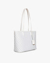 TOTE MONOGRAM PM ivoire, vue de trois quarts, anses plates, étiquette pendante logo doré
