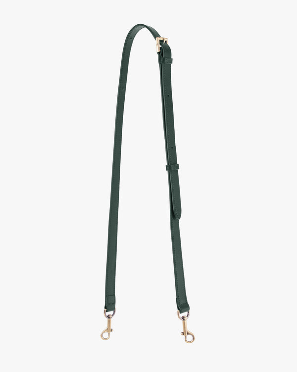 Bandoulière ajustable fine vert émeraude en cuir, posée en forme de boucle, boucle et mousquetons laiton vieilli