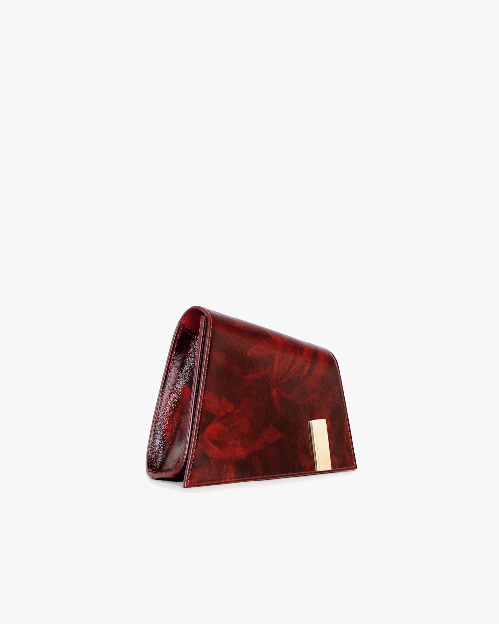 Sac TARA Marbre, vue de profil, rabat fermé, fermoir rectangulaire doré sur le côté