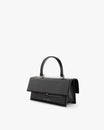 Sac THEA noir embossé crocodile, vue de trois quarts, poignée rigide, rabat oversize fermé