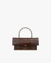 Sac THEA en cuir embossé lézard brun, vue de face, posé, avec anse rigide et fermoir doré