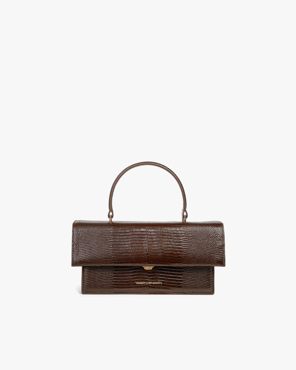 Sac THEA en cuir embossé lézard brun, vue de face, posé, avec anse rigide et fermoir doré