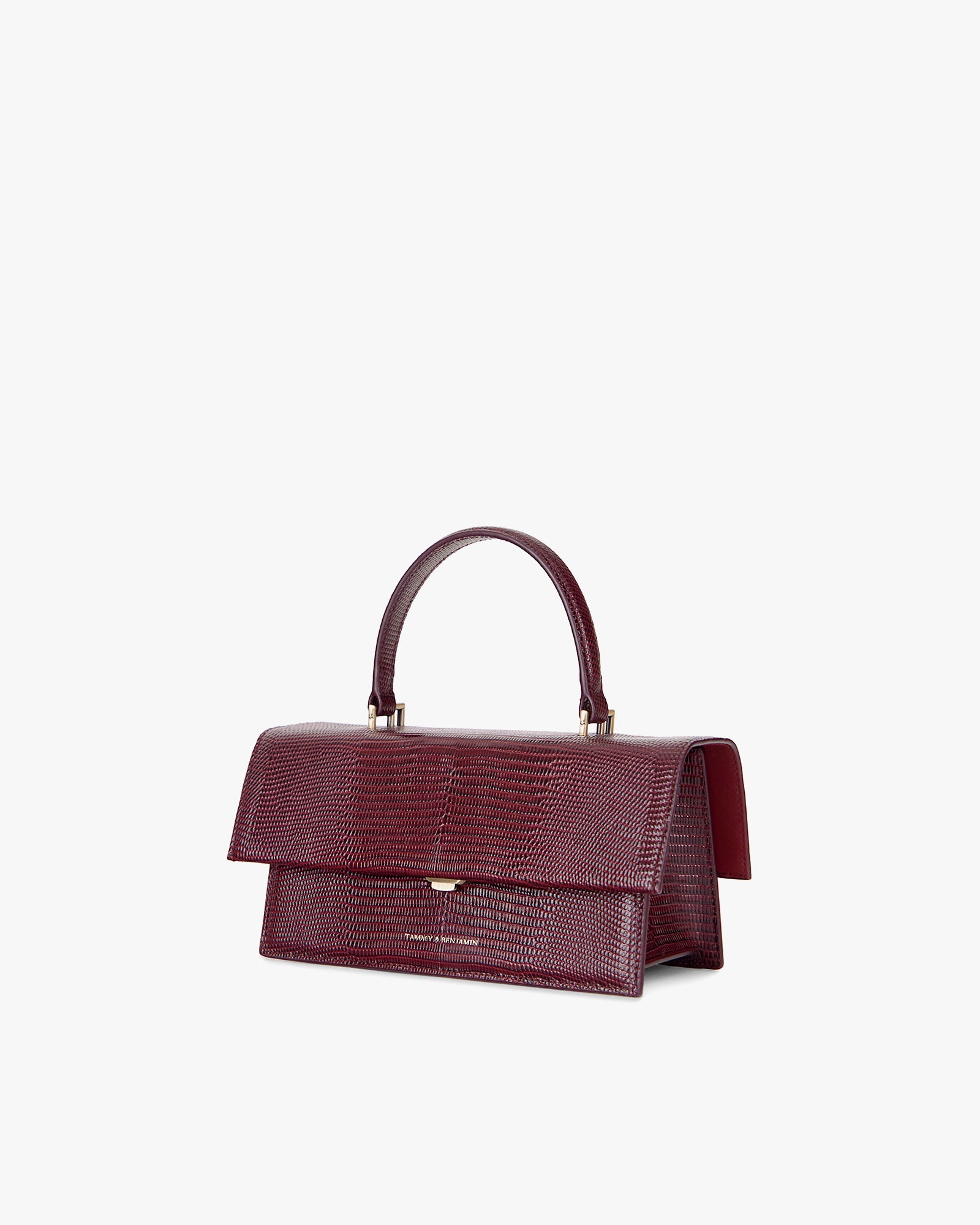 Sac THEA Bordeaux embossé lézard, vue de trois-quarts, rabat fermé, poignée rigide relevée