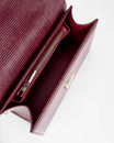 Sac THEA Bordeaux - Embossé Lézard, vue intérieure ouverte, poche zippée et fermoir aimanté