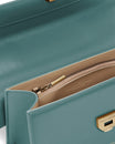 Sac THEA Turquoise ouvert, détail de la poche zippée intérieure beige et du fermoir doré