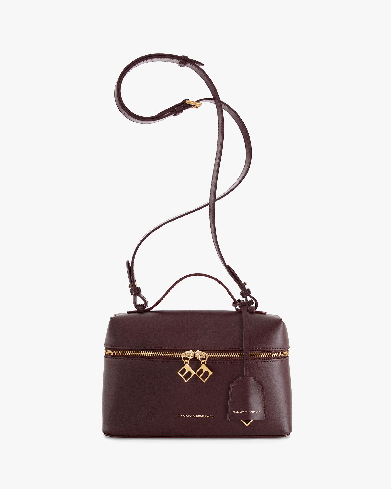 Sac VAYA Aubergine de face, bandoulière et anse détachées, fermeture zippée avec breloques dorées